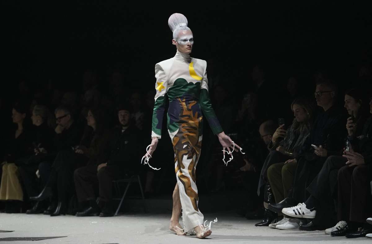 Besucher der Fashion Week entdeckten die extravaganten Outfits des Designers Thom Browne.