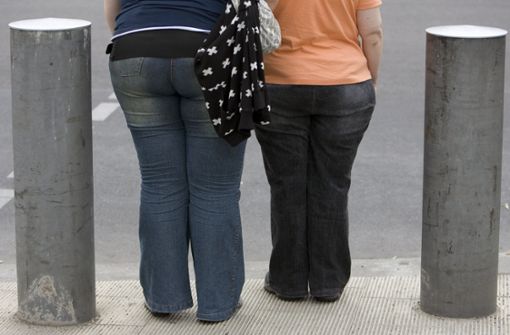 Mehr als die Hälfte der deutschen Eltern sind laut einer aktuellen AOK-Studie zu dick. (Symbolfoto) Foto: dpa