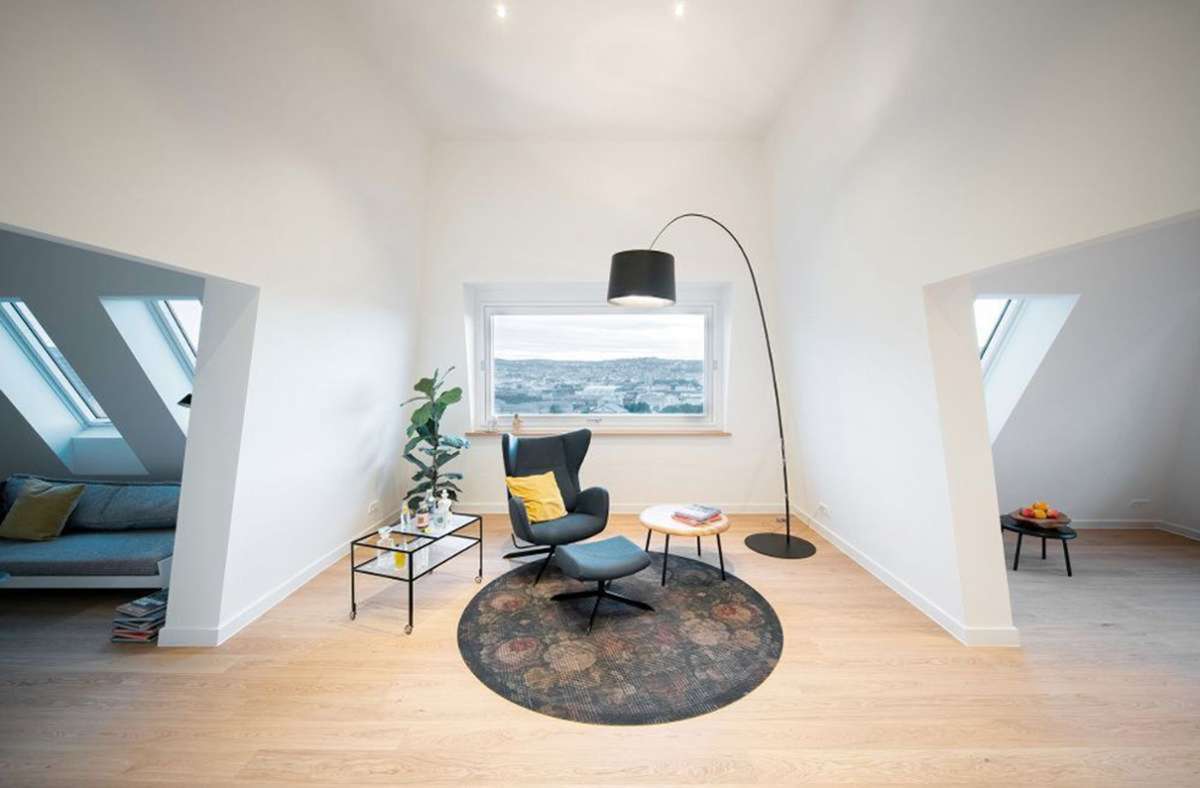 . . . die Räume können von einer Familie oder einer Wohngemeinschaft genutzt werden. Die nachhaltige Nachverdichtung durch den Stuttgarter Architekten Sascha Bauer von Studio Cross Scale wurde jüngst mit dem Preis „Wohnbauten des Jahres 2022“ ausgezeichnet.