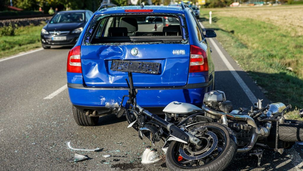 Dettingen/Teck: Zwei Verletzte bei Motorradunfall