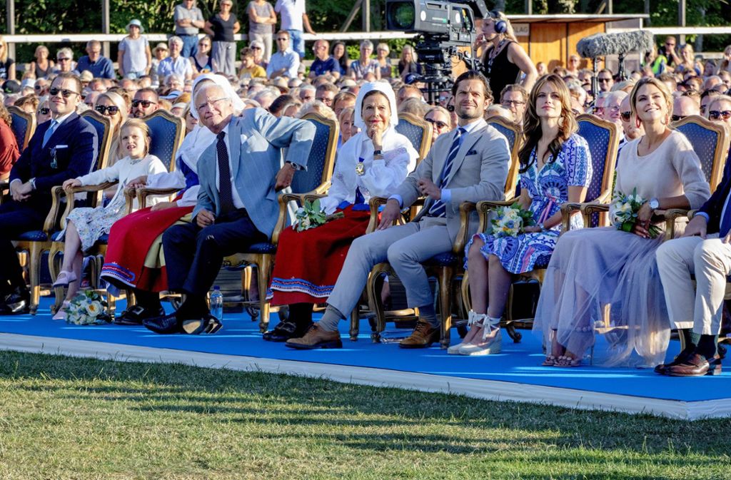 Downsizing – die Schweden gehen mit der Zeit: Im Oktober entschließt sich König Carl Gustaf dazu, das schwedische Königshaus zu verkleinern. Der Nachwuchs von Prinz Carl Philip und seiner Schwester Prinzessin Madeleine verlieren ihren offiziellen Hoheitsstatus.