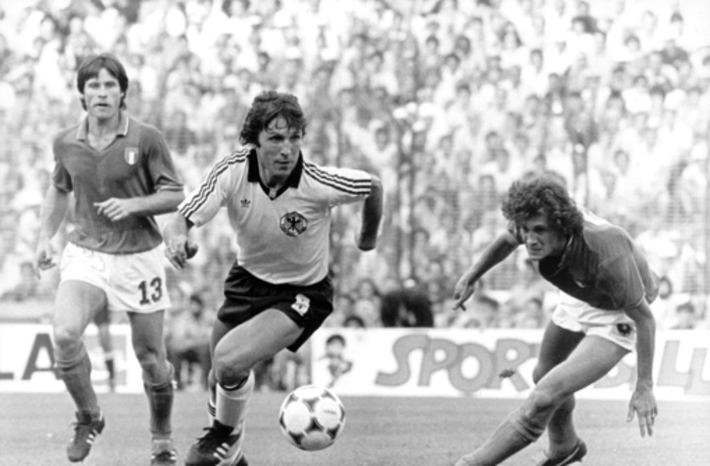 Auf 268 Tore bringt es Klaus Fischer für den FC Schalke 04, den TSV 1860 München, den 1. FC Köln und den VfL Bochum. Das reicht zu Platz zwei bei den Bundesliga-Torjägern. Außerdem erzielte Fischer in einem Ländespiel gegen Schweden im Jahr 1977 das Tor der Jahrhunderts.