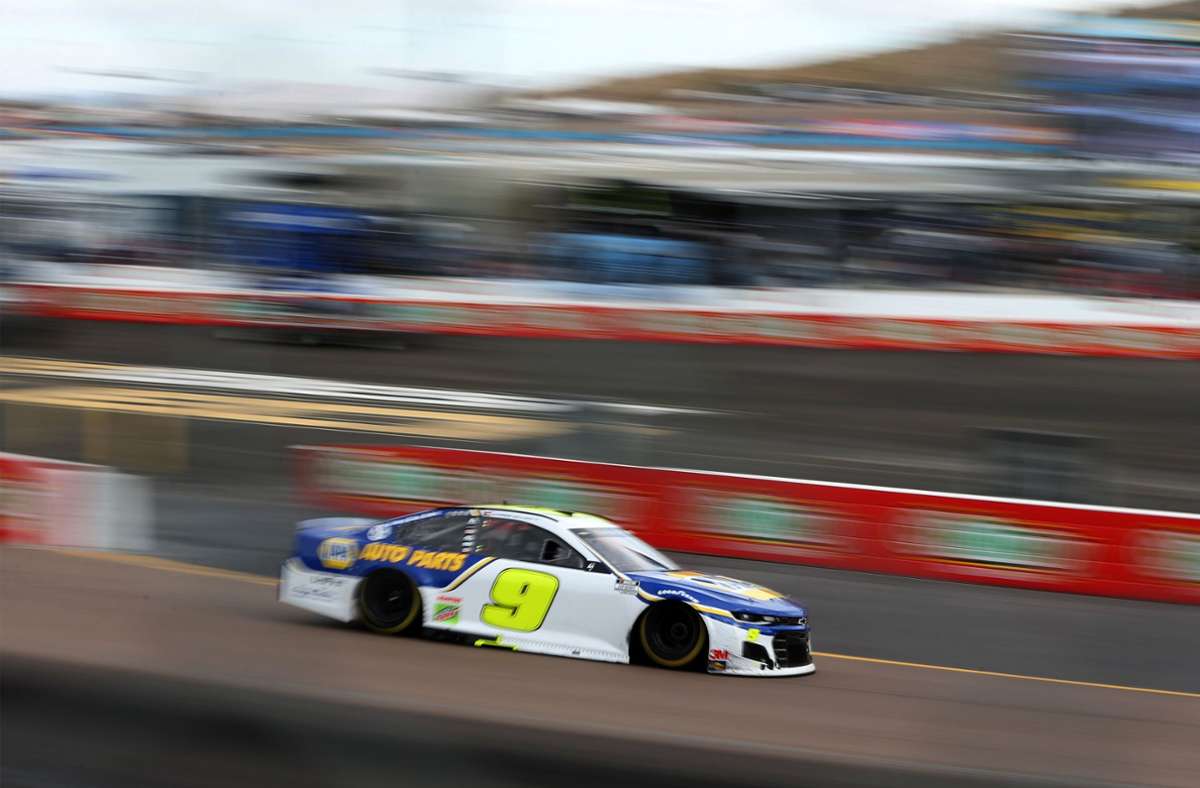 Elliott fuhr in seinem Chevrolet dem Sieg auf dem Phoenix Raceway in Arizona entgegen.