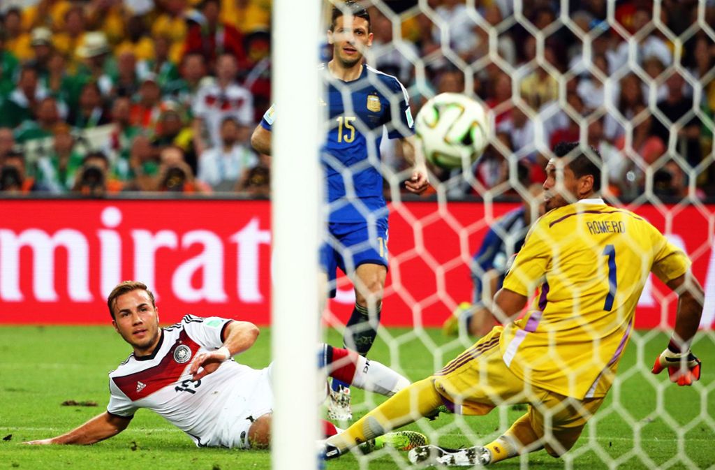 Eine Momentaufnahme für die Ewigkeit: Mario Götze trifft im WM-Endspiel 2014 gegen Argentinien zum entscheidenden Tor.
