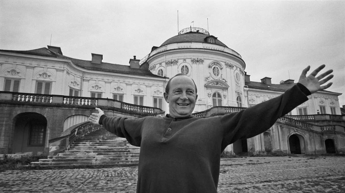 Morgengymnastik vor dem Schloss Solitude: Ministerpräsident Hans Filbinger im Jahr 1967.