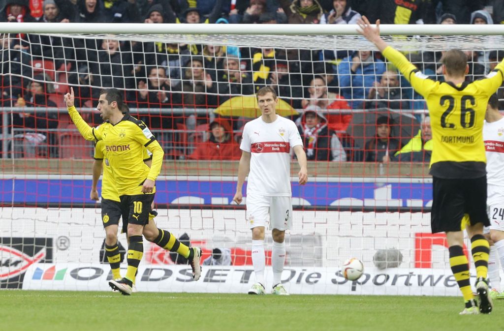 Mit einem ungefährdeten 3:0-Sieg verschlimmerte Borussia Dortmund in der Rückrunde der Saison 2015/16 die Abstiegssorgen des VfB, der am Saisonende unter Trainer Jürgen Kramny tatsächlich den Gang in die zweite Liga antreten musste. Einen Sahnetag erwischte damals Dortmunds Henrikh Mkhitaryan, der bei den ersten beiden Treffern für Shinji Kagawa (21.) und Christian Pulisic (45.) die Vorarbeit leistete, und das 3:0 (56.) selber machte.