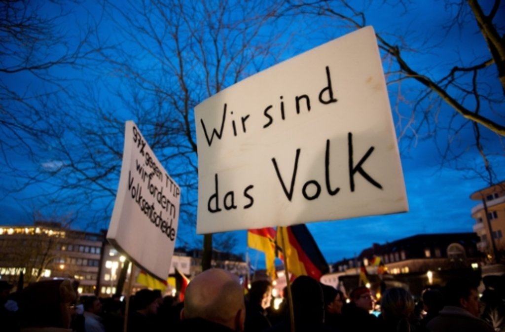 Bereits vergangene Woche waren Pegida-Demonstranten in Karlsruhe auf die Straße gegangen. Foto: dpa
