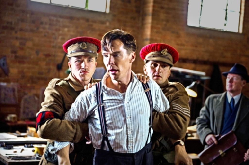 Alan Turing (Benedict Cumberbatch, Mitte) hat für England gekämpft, aber sein Land will seine Homosexualität nicht dulden.