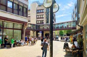 Warteschlangen vor Stuttgarter Bürgerbüros: Wie die Stadt das Problem angeht