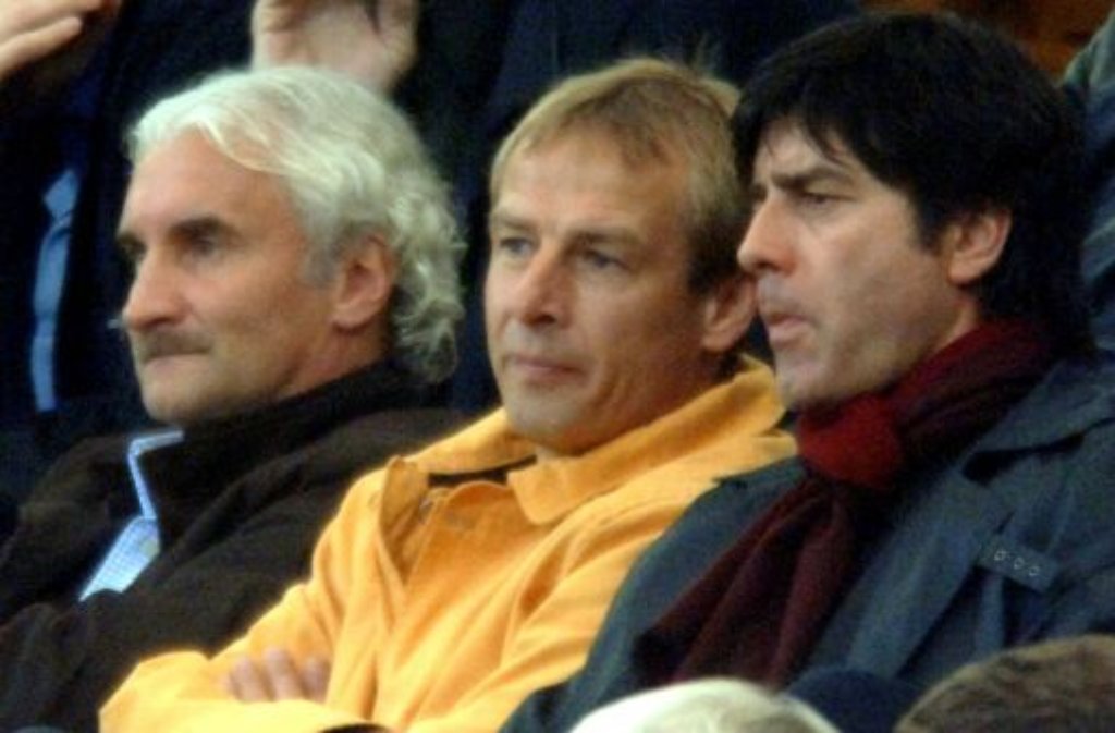 Die bislang letzten drei Bundestrainer des DFB (von links nach rechts): Rudi Völler war von 2000 bis 2004 im Amt, Jürgen Klinsmann anschließend bis 2006. Dann übernahm Joachim Löw. Bis heute. Sein neuer Vertrag geht bis zum Sommer 2016.