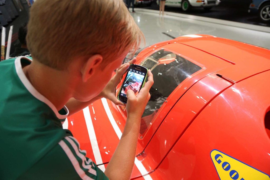 Große und kleine Fans der schnellen Flitzer können anlässlich des Le Mans-Wochenendes 24 Stunden lang im Porsche Museum in Stuttgart ihrer Leidenschaft frönen. Foto: www.7aktuell.de | Jonas Oswald
