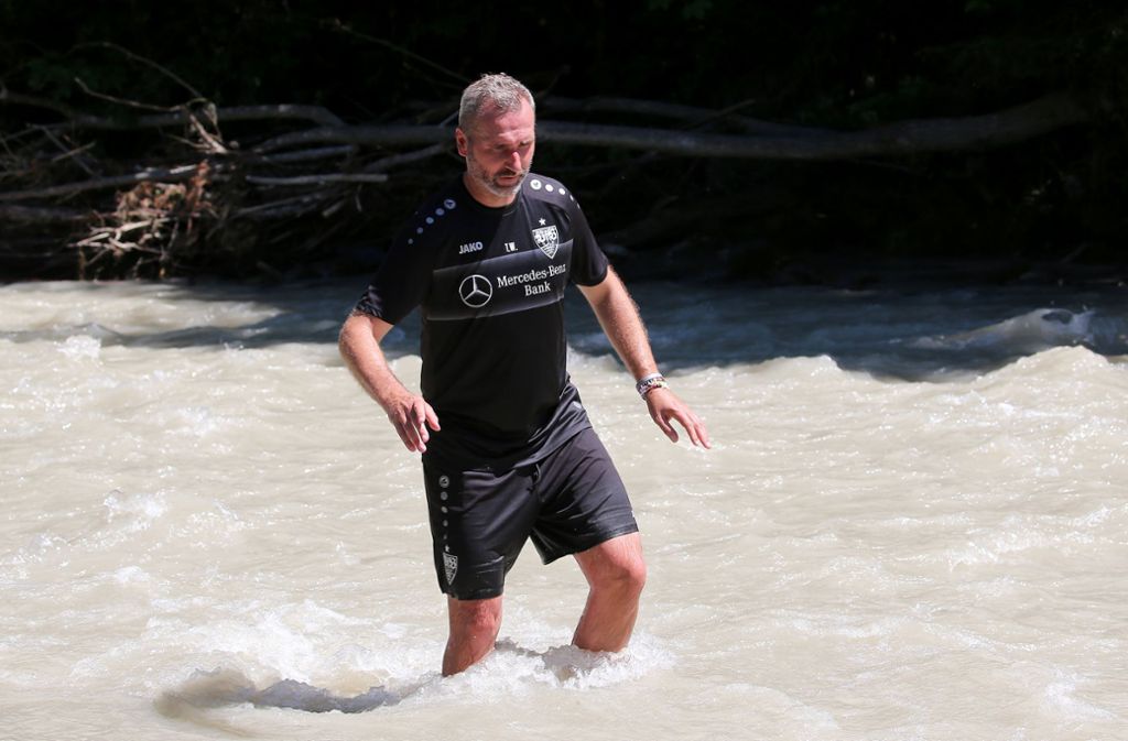 Wassertreten: VfB-Trainer Tim Walter