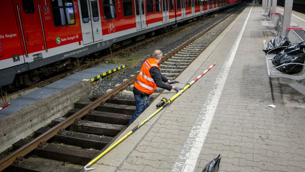 Auf S-Bahn in Schorndorf geklettert: Zwei junge Menschen erleiden Stromschlag - Lebensgefahr