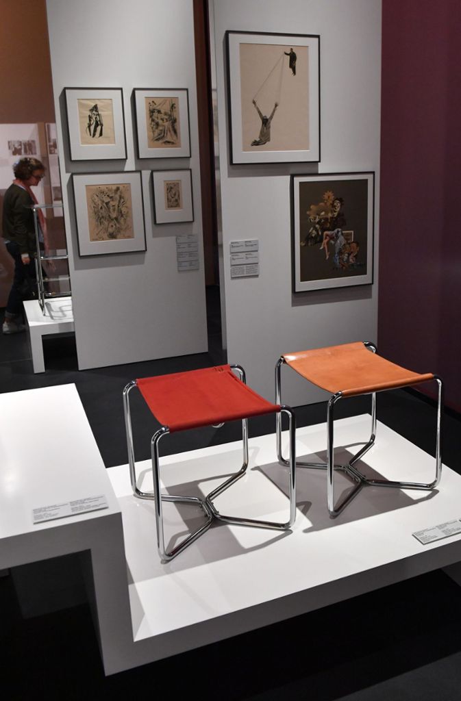 Hocker nach einem Entwurf von Marcel Breuer werden in der Ausstellung im neuen Bauhaus Museums in Dessau gezeigt.