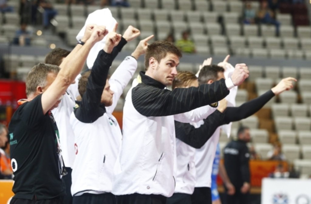 Die deutschen Handballer haben zum Abschluss der WM in Katar 30:27 gegen Slowenien gewonnen und sich somit die Teilnahme an der Olympia-Qualifikation gesichert.