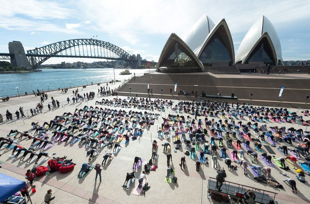 Großes Yoga-Event für den großen Tag in Sydney.