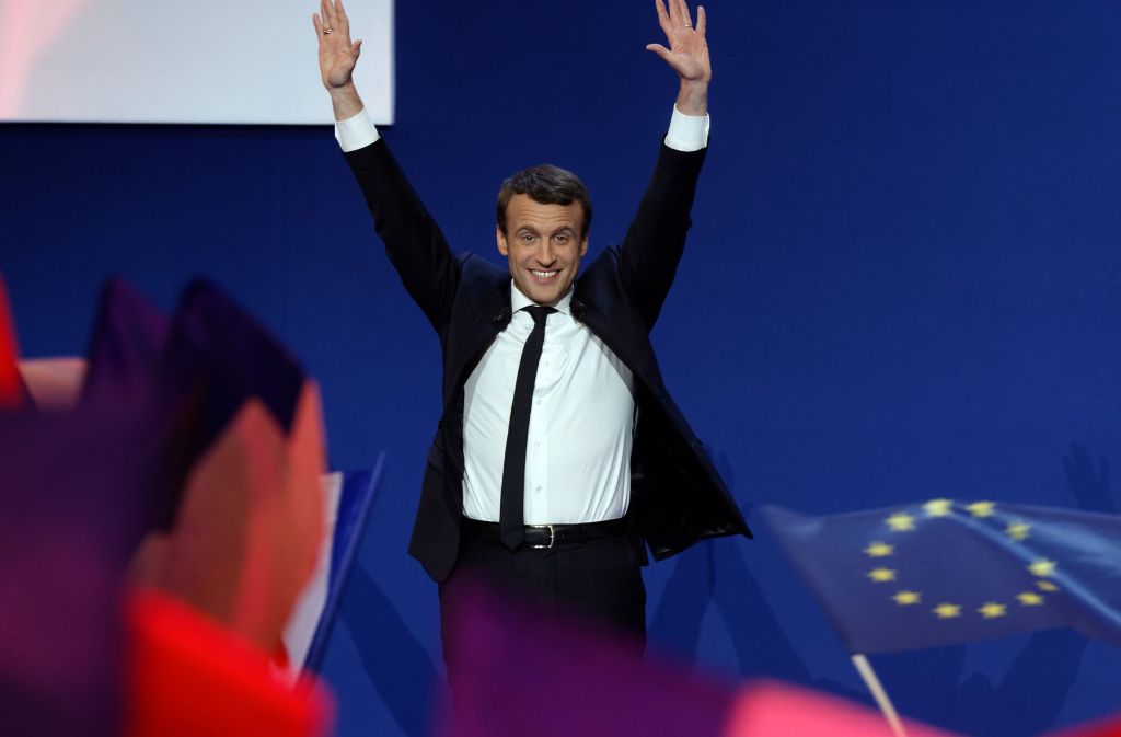 Der sozialliberale Präsidentschaftskandidat Emmanuel Macron will vor der zweiten Wahlrunde am 7. Mai ein breites Bündnis gegen die Rechtspopulistin Marine Le Pen schmieden.
