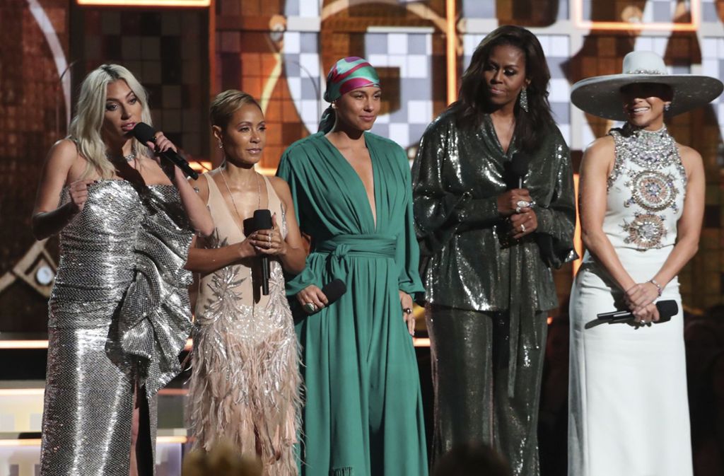 Die First Lady stand mit Lady Gaga, Jada Pinkett Smith, Alicia Keys und Jennifer Lopez (von links) auf der Bühne.