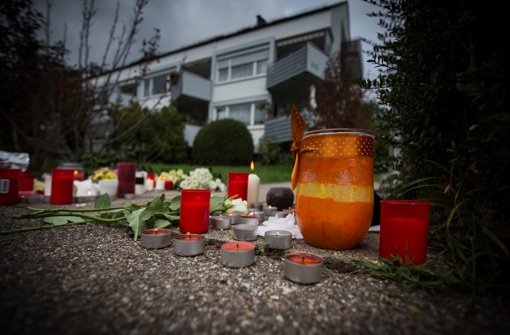 In Riedenberg gedenken Freunde und Nachbarn der Opfer. Foto: Lichtgut/Achim Zweygarth