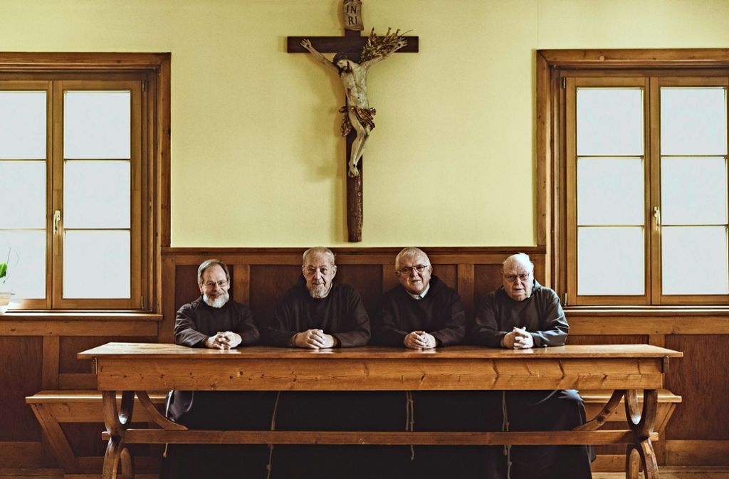 Fromme Männer-WG, kurz vor dem Auszug aus dem Kloster Ave Maria: Pater Pirmin, Pater Flavian, Pater Felix und Pater Alban (von links)