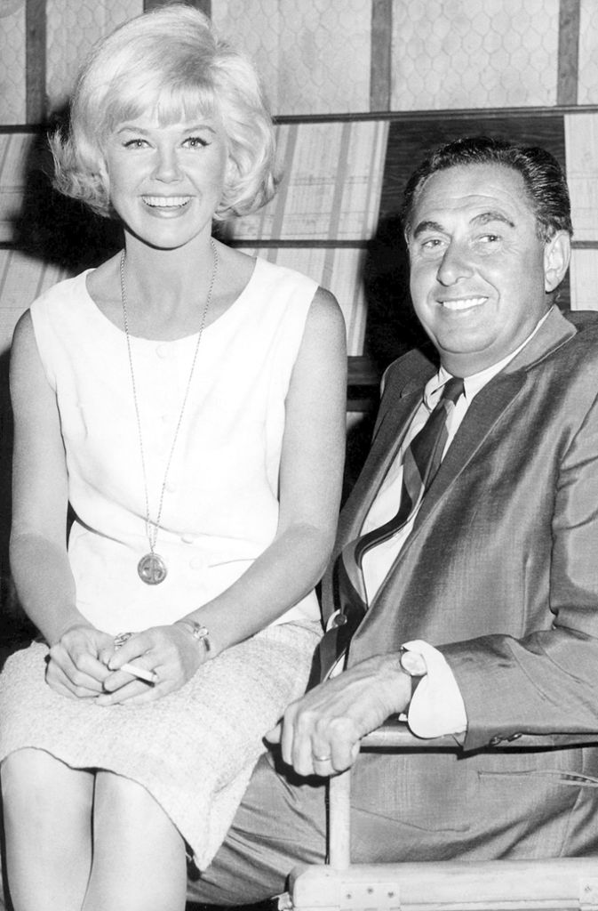 Humoreske Irrungen und am Ende wird geheiratet? So einfach wie in ihren Filmen machte es sich Doris Day (hier mit Ehemann Nummer 3 Marty Melcher) im wahren Leben nicht.