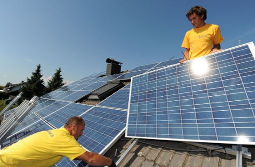In Schorndorf gibt es noch viele Dächer ohne Solaranlagen. Die Stadtwerke Schorndorf haben die Fotovoltaik als neues Geschäftsfeld installiert. Foto: dpa/Marc Müller