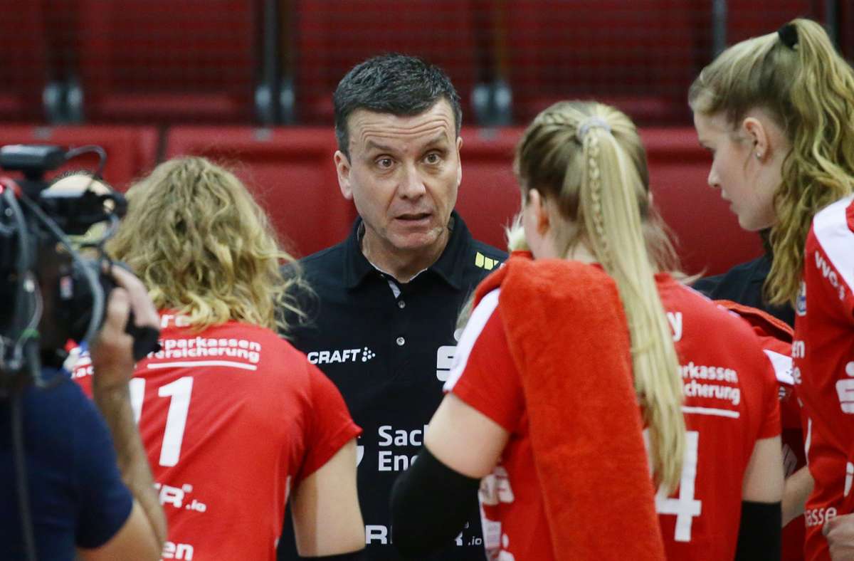 Trainer: Alexander Waibl (54), Dresdner SC (seit 2009), zuvor trainierte er unter anderem den TSV Georgii Allianz Stuttgart und ab 2007 die Zweitligafrauen des VC Stuttgart, die er in die Bundesliga führte.