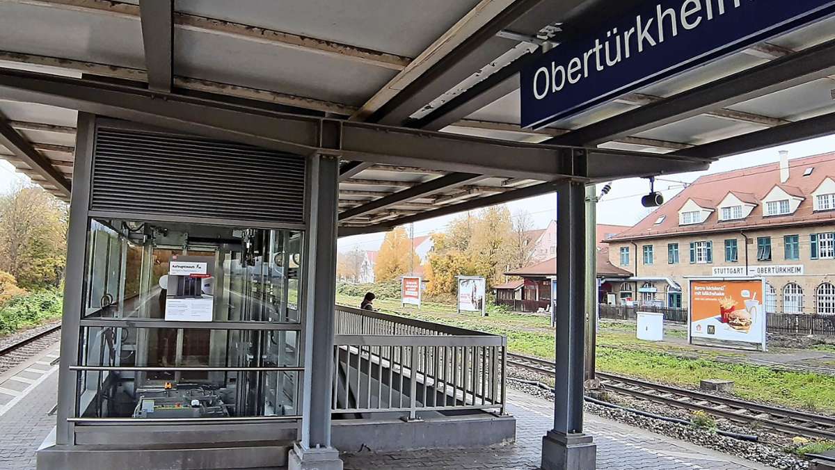 Bahnhof Obertürkheim: Aufzug erst  Mitte Dezember in Betrieb
