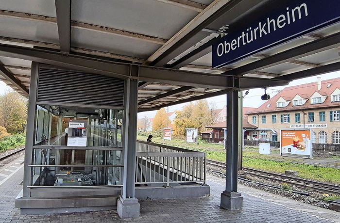 Bahnhof Obertürkheim: Aufzug erst  Mitte Dezember in Betrieb