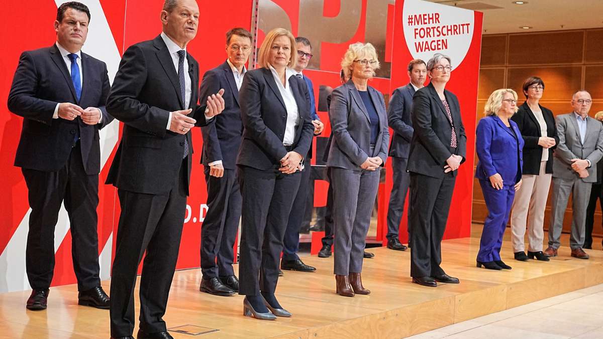  Als letzte Ampelpartei hat die SPD ihre Ministerinnen und Minister nominiert. Der künftige Kanzler Olaf Scholz musste dabei eine zentrale Abwägung treffen. 