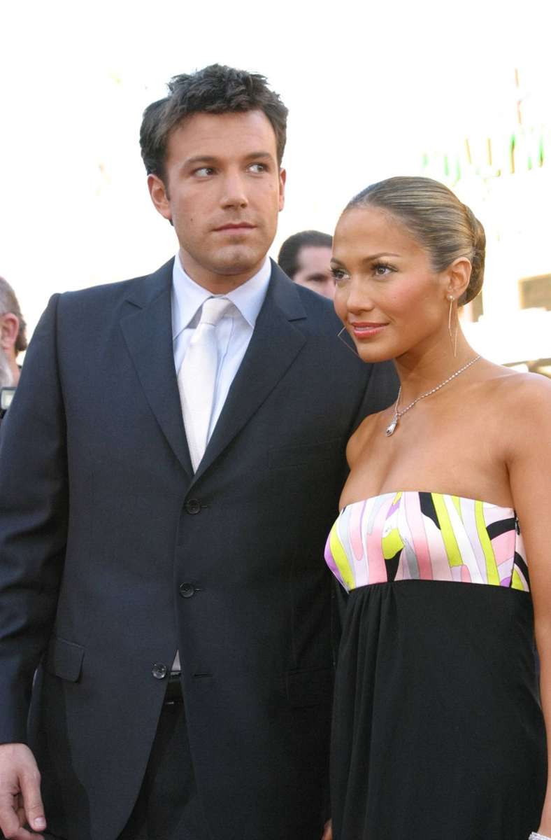 ... schenkte Ben Affleck der Latina-Lady Jennifer Lopez sein Herz. Sogar verlobt waren die beiden. Zur Hochzeit kam es aber nicht, 2004 war Schluss. Jetzt gibt es Gerüchte, die beiden würden wieder miteinander anbandeln.