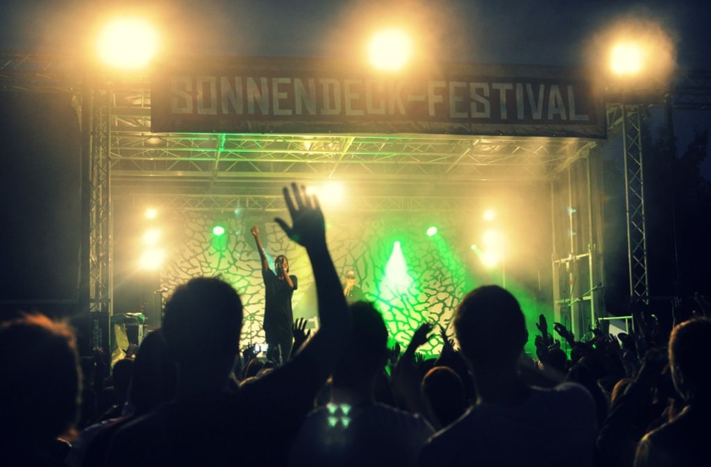 Alle zwei Jahre findet in Schwaikheim das Sonnendeckfestival statt. In diesem Jahr ist es wieder so weit: Am 8. und 9. Juli treten hier unter anderem MKY, More Colours und als Headliner Rudebwoy auf. – und das kostenlos. Mehr Infos gibt es unter www.sonnendeckfestival.com