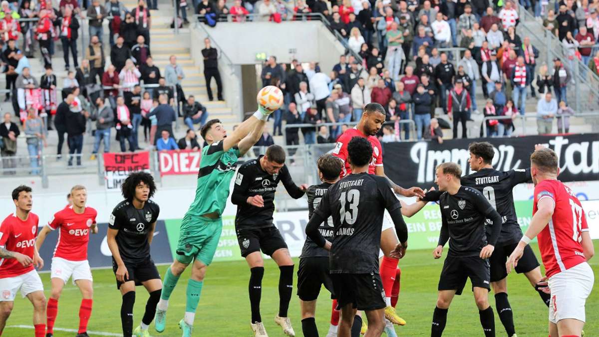 Fußball-Regionalliga: Thomas Kastanaras lässt den VfB Stuttgart II in Offenbach jubeln
