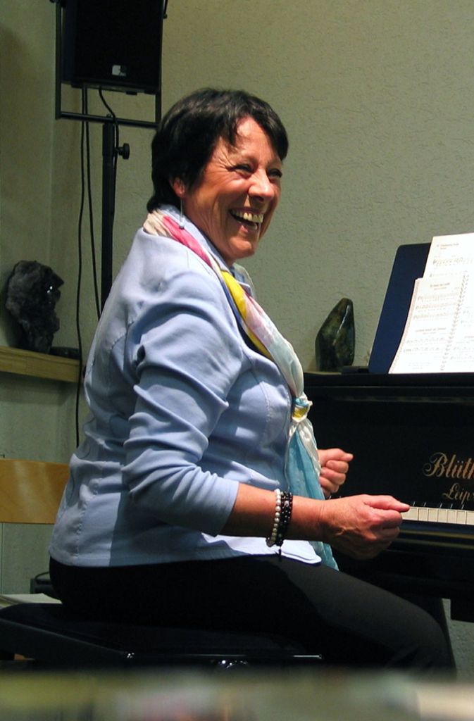 Margarete Klotz gibt den Ton an beim Mitmachchor.