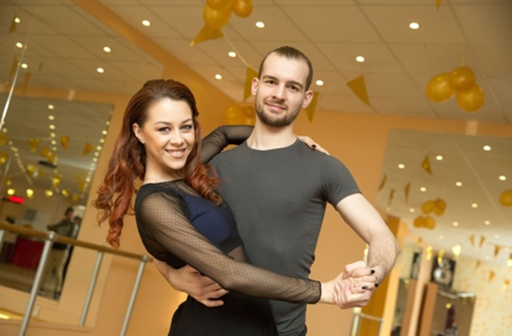 Eric Stehfest bildet zusammen mit Oana Nechiti ein Tanzpaar.