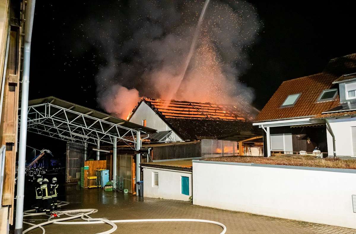 Ein Übergreifen der Flammen auf das Wohnhaus konnte verhindert werden.