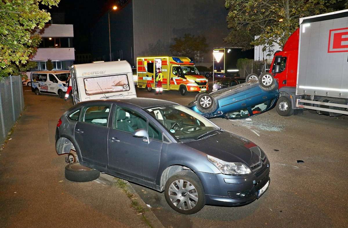 Der Opel war in einen Citroen gekracht und hatte sicht überschlagen. Foto: KS-Images.de/Andreas Rometsch