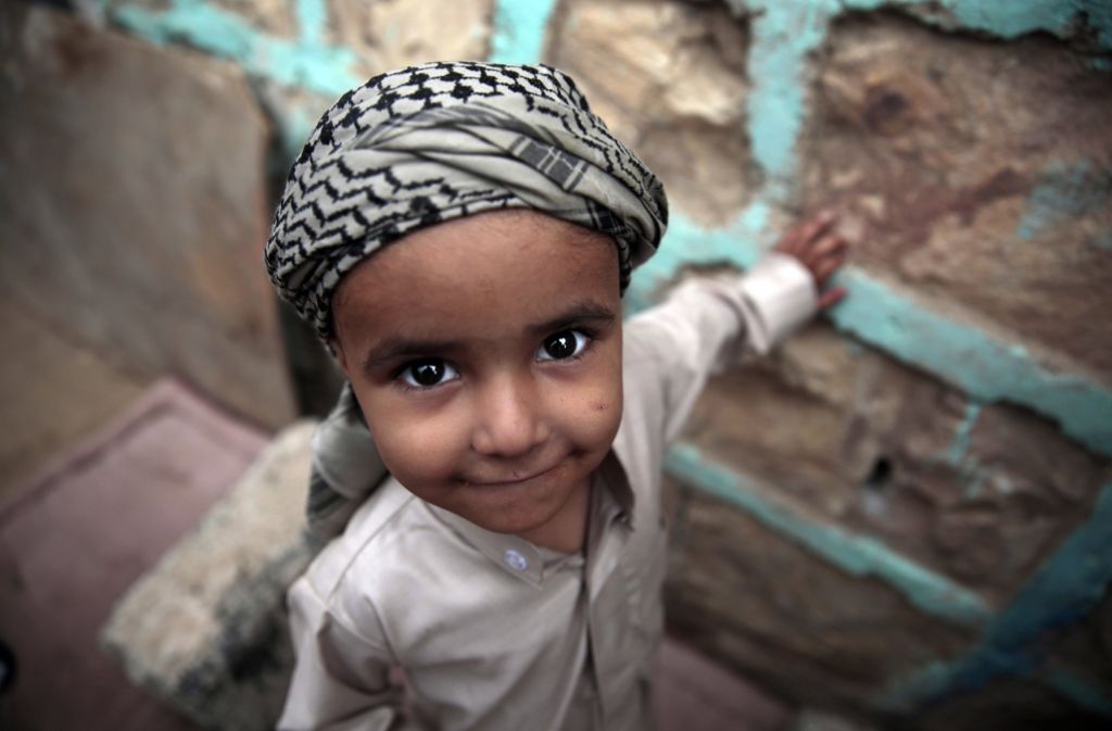 Auch dieser kleine Junge ist zu Gast auf einer Eid al-Fitr-Feier.