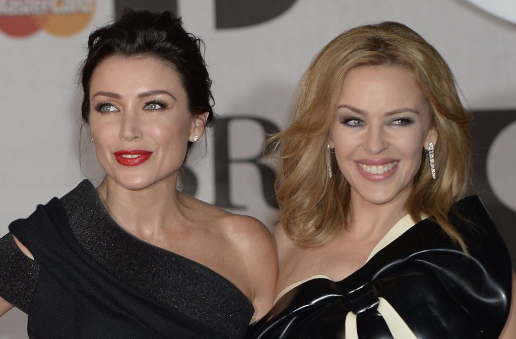 Minogues jüngere Schwester Danielle ist ebenfalls in die Fußstapfen ihrer Schwester getreten und als Schauspielerin und Sängerin tätig.