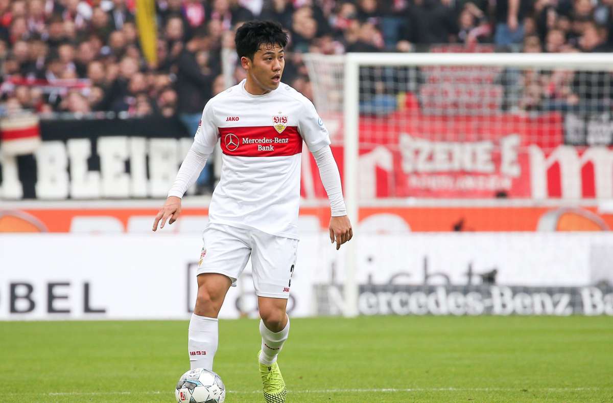 Im Derby gegen den KSC spielt Wataru Endo erstmals von Beginn an für den VfB, nachdem ihn Walter zuvor kaum berücksichtigt hatte. Der Japaner überzeugt und ist fortan gesetzt – auch heute noch, dreieinhalb Jahre später.