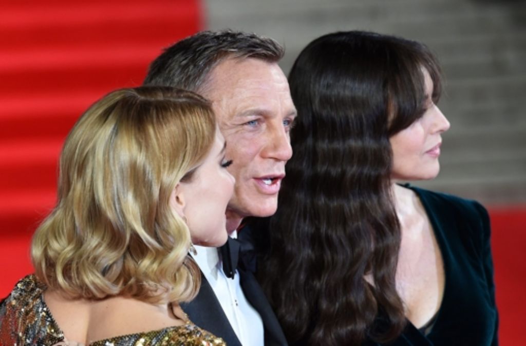 Bond-Hauptdarsteller Daniel Craig mit Lea Seydoux (links) und Monica Bellucci bei der Weltpremiere von Spectre in London.