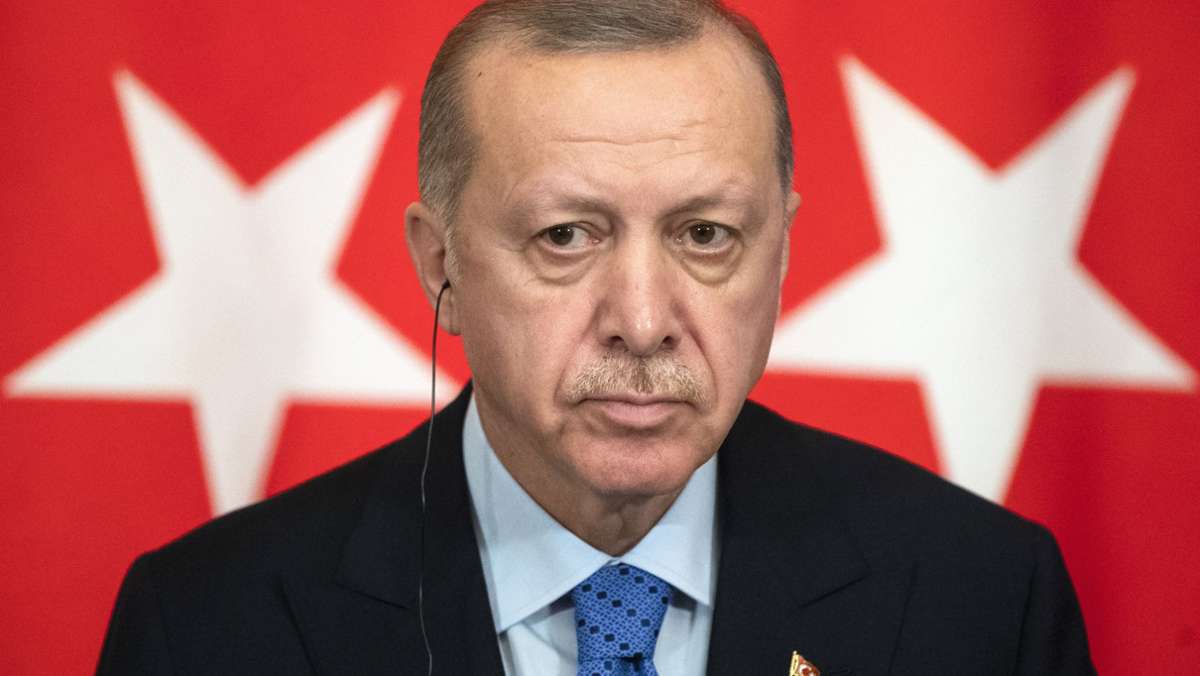  Der türkische Präsident Recep Tayyip Erdogan hat eine mögliche russische Invasion in die Ukraine als nicht zielführend eingestuft – und will sich mit Russlands Präsident Wladimir Putin dazu austauschen. 