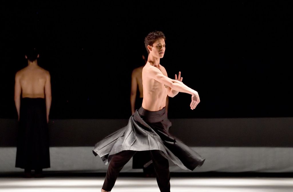 Die Dynamik des zeitgenössischen Tanzes trifft die Präzision indischer Klassik: Die Stuttgarter Tänzer finden die richtige Energie...