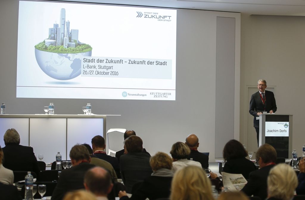 StZ-Chefredakteur Joachim Dorfs bei der Eröffnung des dritten Fachkongresses der Stuttgarter Zeitung zur Stadtentwicklung.