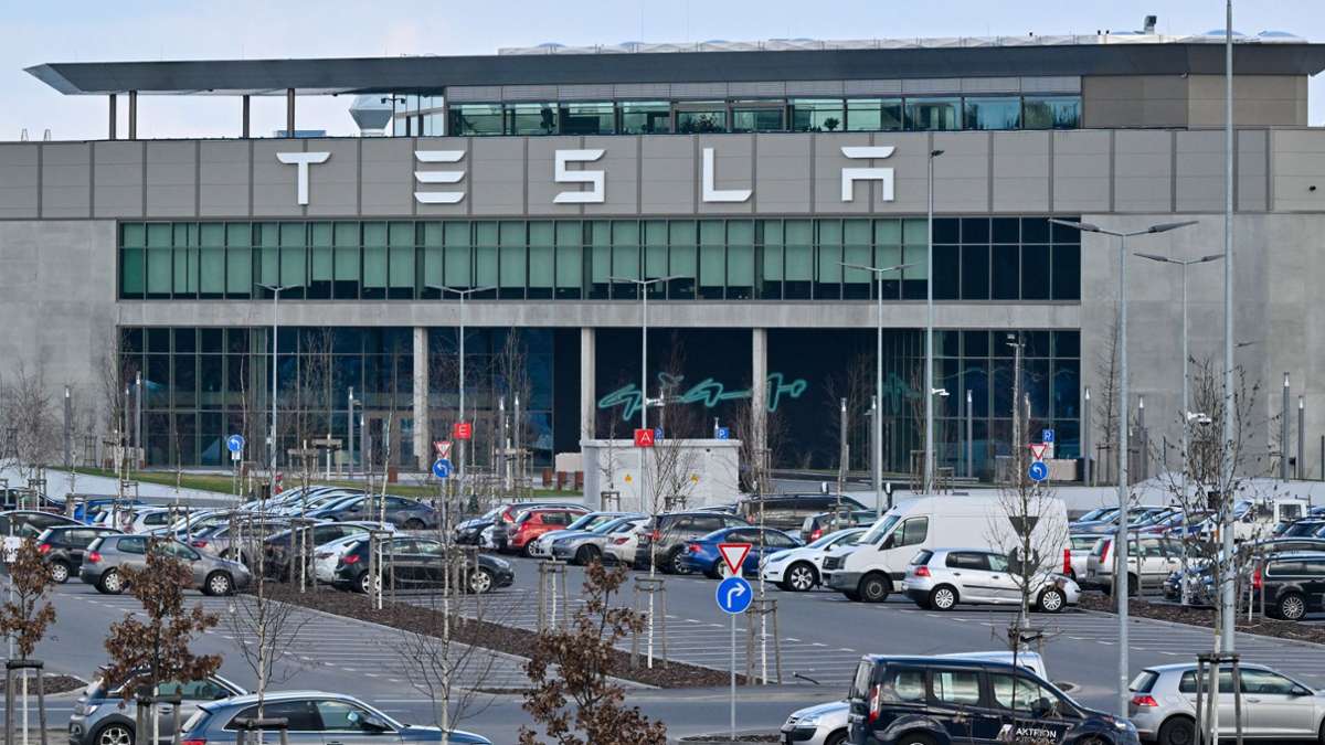 Nach Anschlag auf Strommast: Produktion bei Tesla ruht noch bis Ende nächster Woche