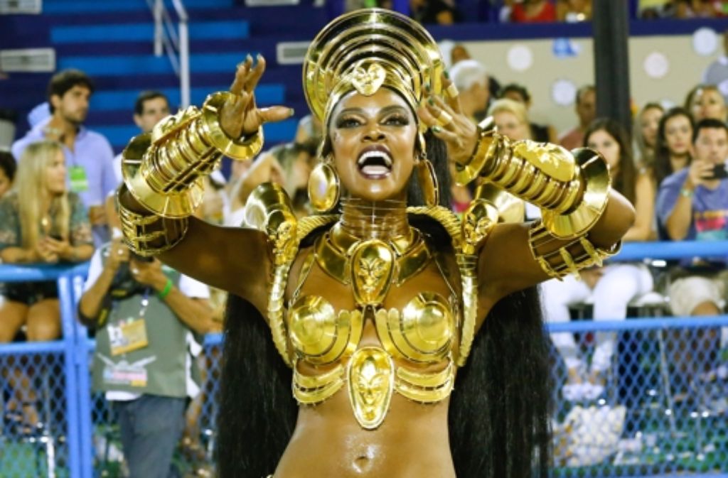 Beim Auftritt im Sambódromo in Rio heißt es für die Akteure der Sambaschulen alles geben. Vor allem von den weiblichen Mitgliedern wird Tanzfestigkeit und jede Menge Sexappeal erwartet.