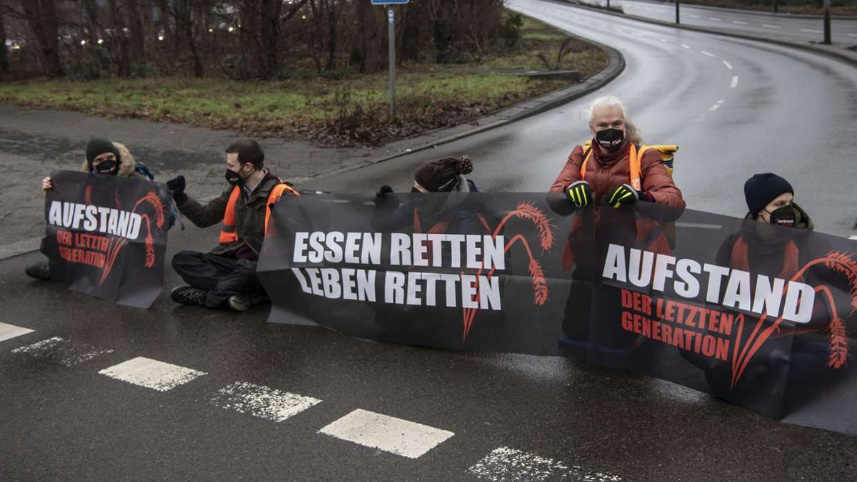 Letzte Generation: Klimaschutz-Demonstranten blockieren wieder Straßen in Berlin