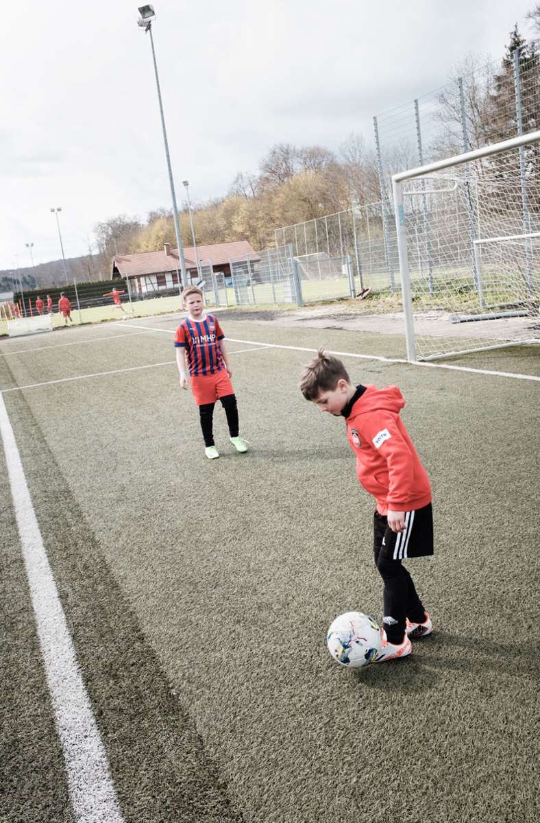 Gute Ballbehandlung: Die nächste Generation hat im Fußballcamp des FCH großen Spaß