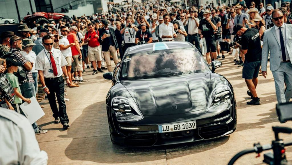 Der  E-Porsche Taycan: Großer Ansturm auf neue Arbeitsplätze  bei Porsche