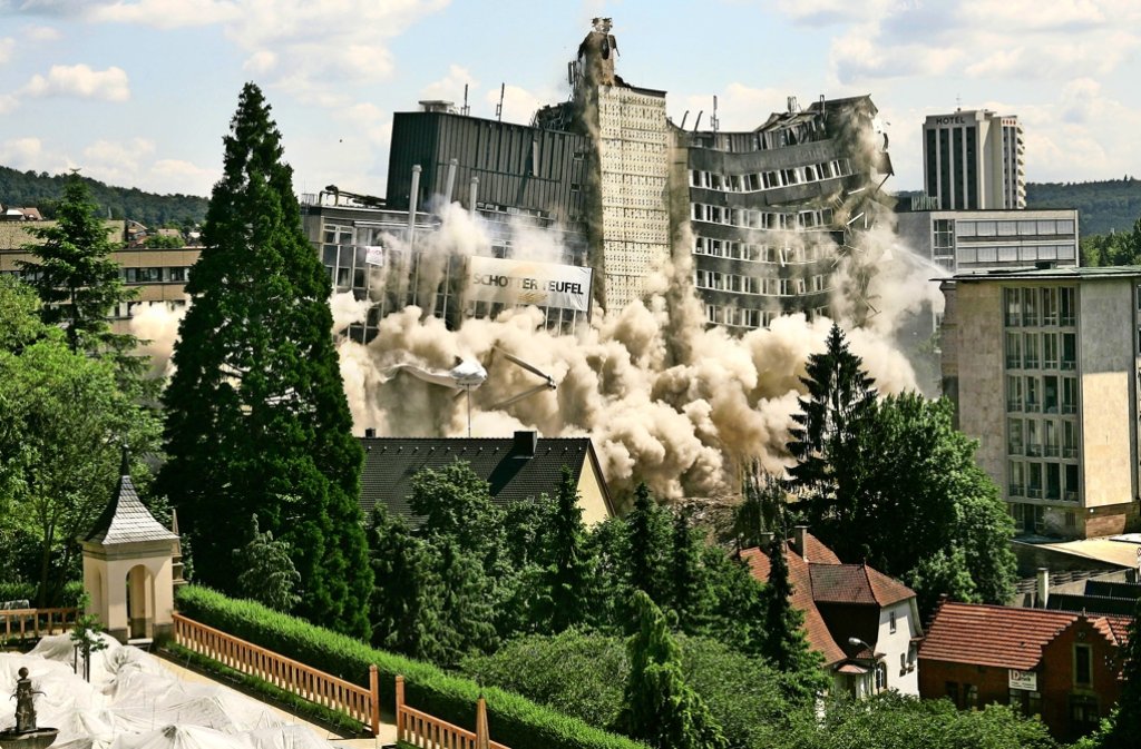 30. Mai 2009: Das Leobau-Hochaus wird gesprengt. Doch etwas läuft schief. Nicht alles stürzt in sich zusammen. Mehrere Gebäudeteile müssen abgebrochen werden.